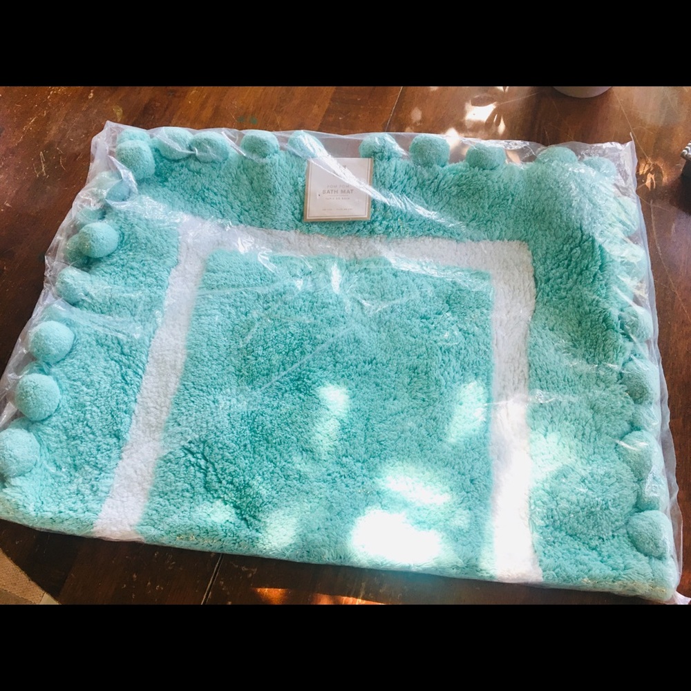 NIP Pom-Pom Pottery Barn Teen Bath Mat